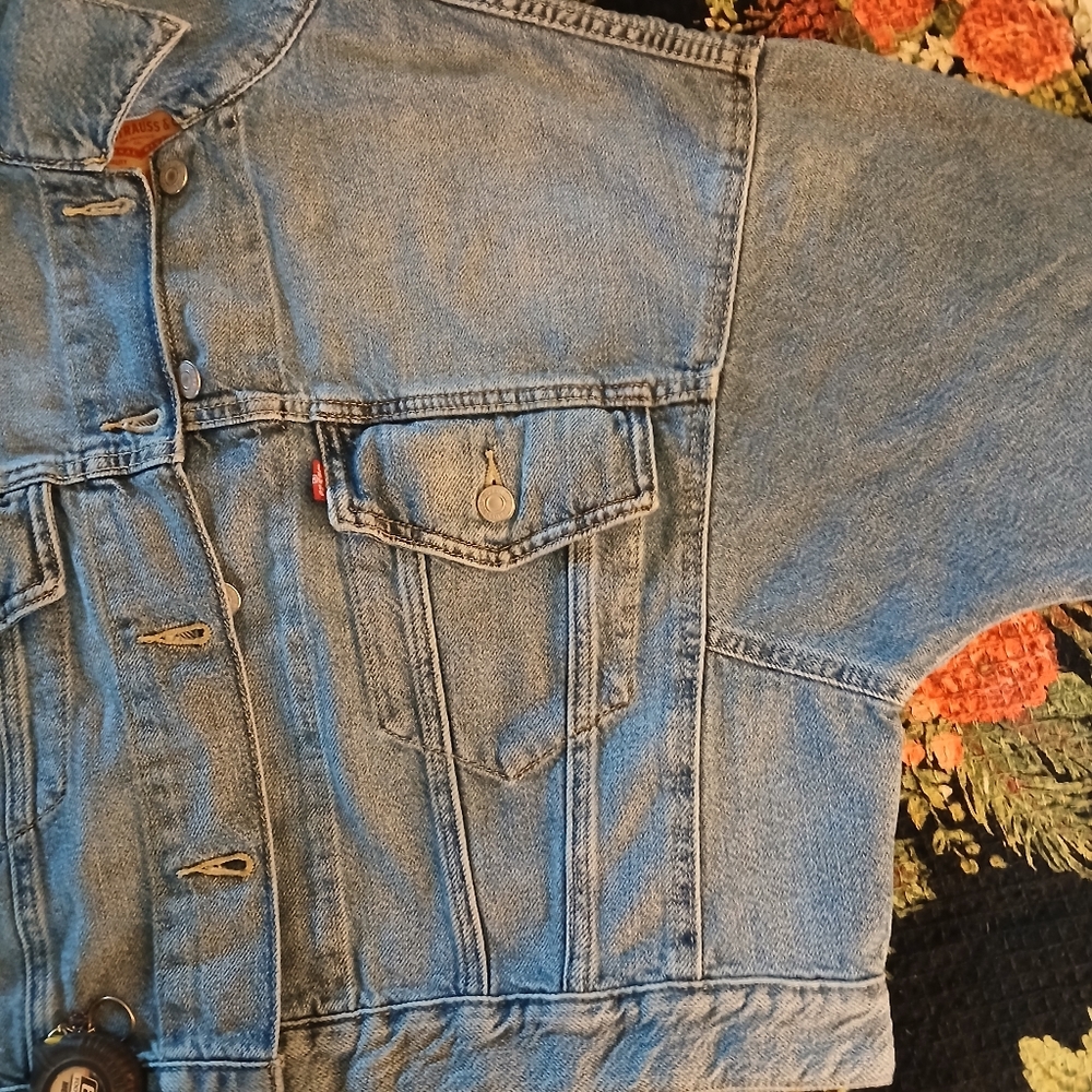 Levi's Cropped Oversized Trucker Jean Jacket M - Picture 6 of 8